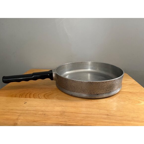 Flavor Seal Kinney Ware 9" Hammered Aluminum Fry Pan Textured Exterior Handle - Picture 1 of 8